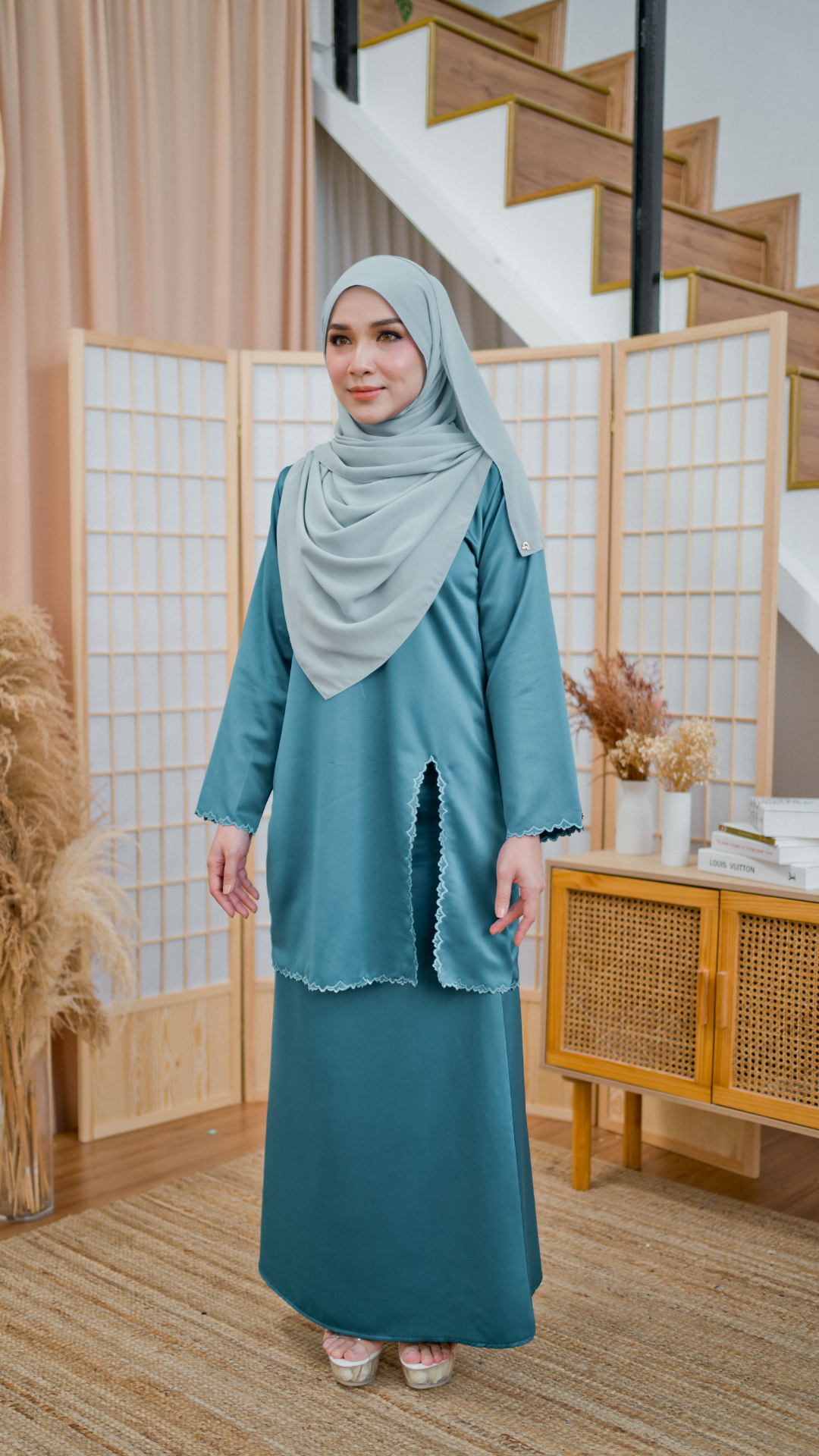 Kurung Damaris - Blue Emerald