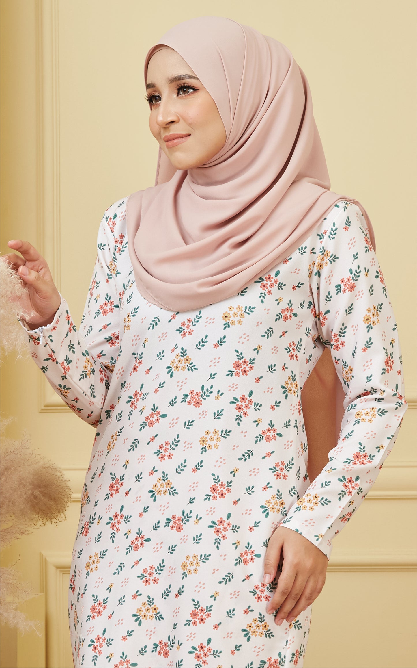 Kurung Modern Sophia in Peach Puff